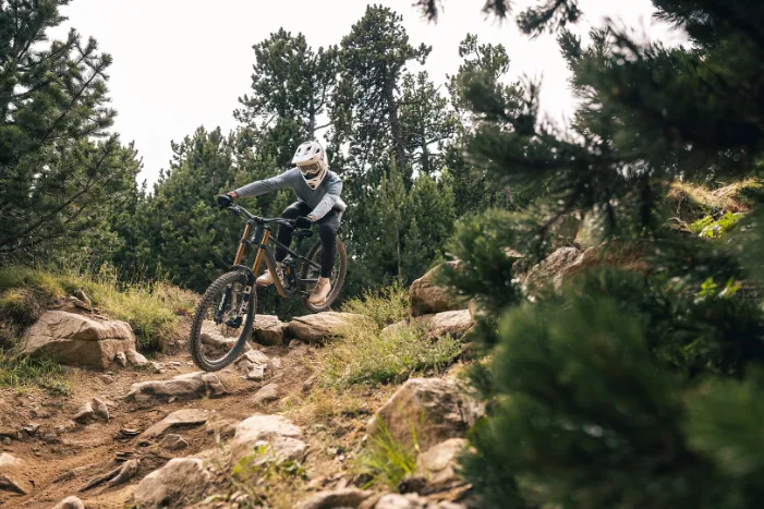 Cube TWO15 2027 full-suspension trail actie Cube TWO15 2027 full-suspension trail actie