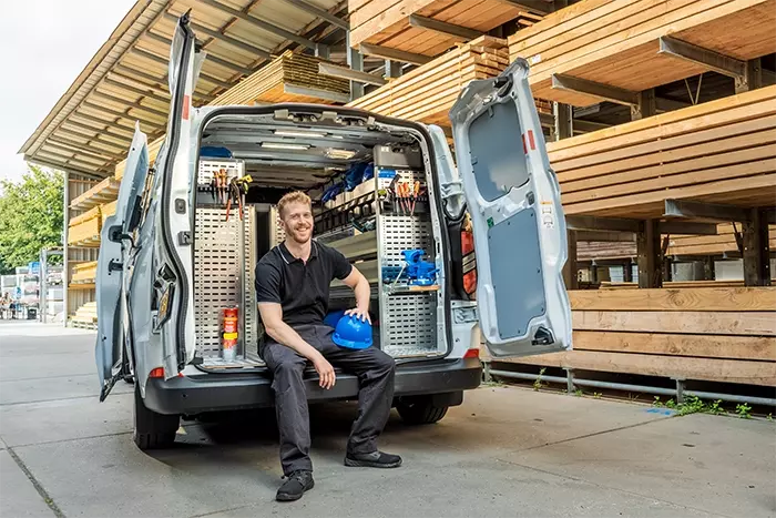 Een Broekhuis bedrijfswagen