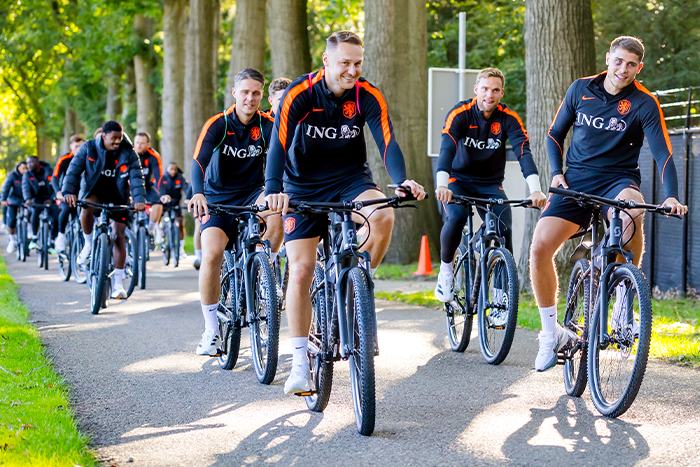 Spelers Nederlands elftal op de Scott Contrail 10