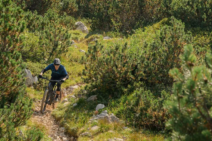 Cube Stereo C:62 2027 singletrack actie Cube Stereo C:62 2027 singletrack actie