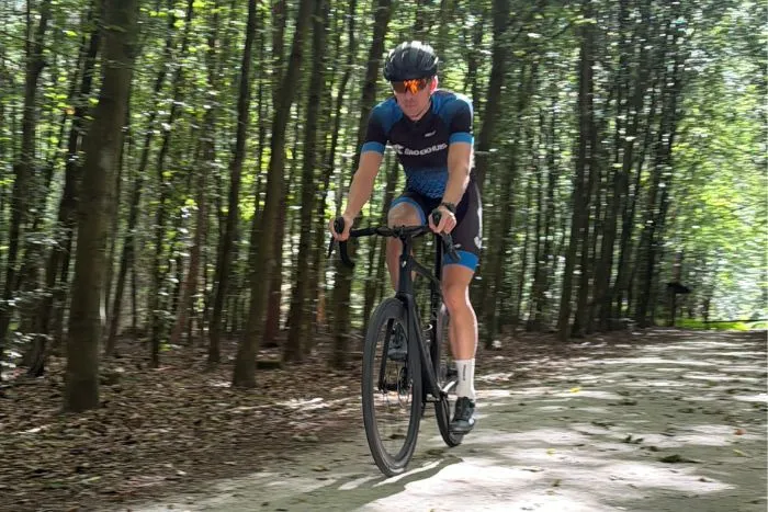 Trek Domane Gen 5 testrit op licht gravel Trek Domane Gen 5 testrit op licht gravel